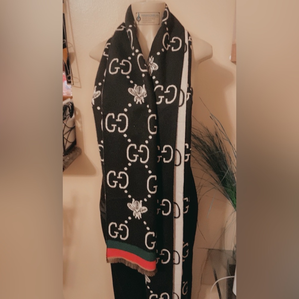 Fashion Black Logo Scarf with Green and Red Stripe